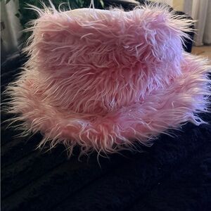 edge Fluffy Faux Fur Bucket Hat in Pale Pink